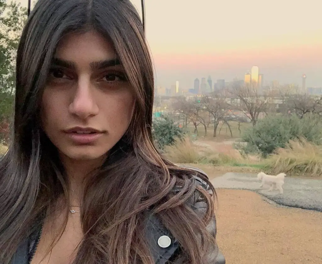 Look Mia Khalifa no Makeup or Mia Khalifa Without Makeup - VIRALS KART